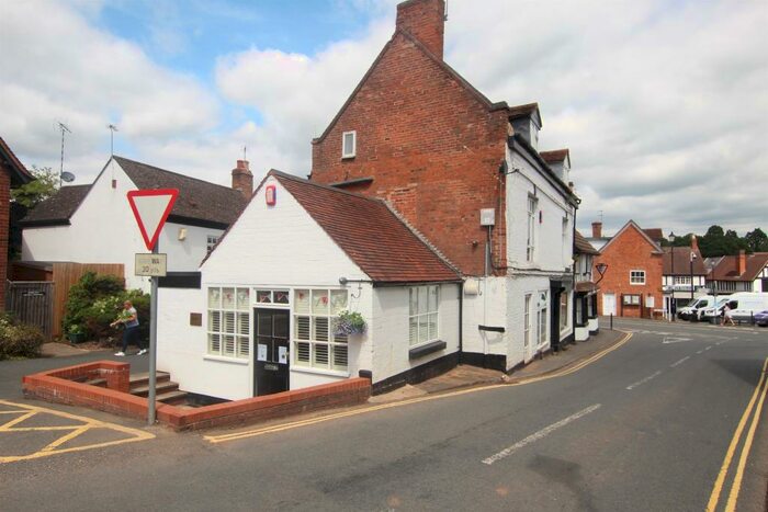 1 Bedroom Flat To Rent In The Square, Alvechurch, Birmingham, B48