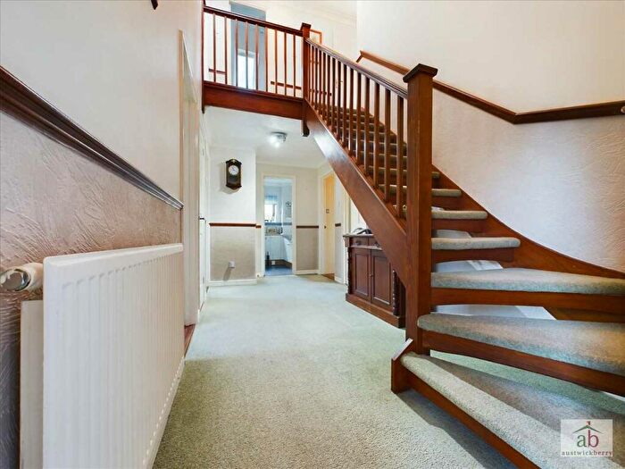 5 Bedroom Link Detached House For Sale In Heathfield, Martlesham Heath, IP5