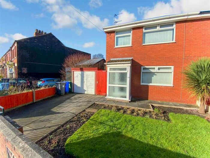 3 Bedroom Semi-Detached House For Sale In Halegate Road, Halebank, WA8