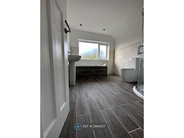 4 Bedroom Semi-detached House To Rent In Green Street, Enfield, EN3