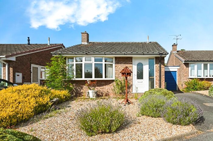 2 Bedroom Detached House For Sale In St. Peters Drive, Rainworth, Mansfield, Nottinghamshire, NG21