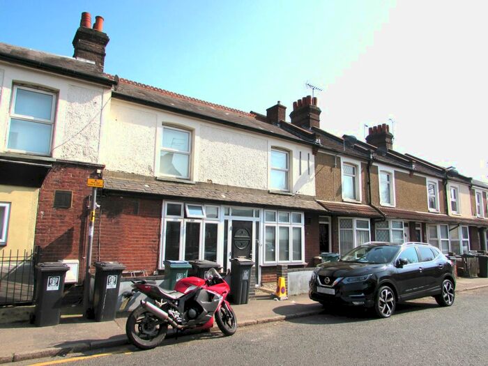 1 Bedroom Flat To Rent In Leavesden Road, Watford, WD24