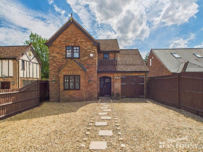 4 Bedroom Detached House For Sale In Common Road, Kensworth, Dunstable, Bedfordshire, LU6