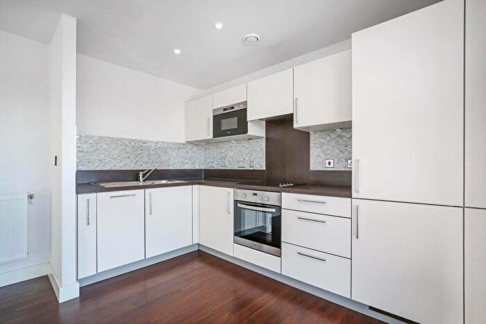 2 Bedroom Flat To Rent In Roseberry Place, Dalston, London, E8