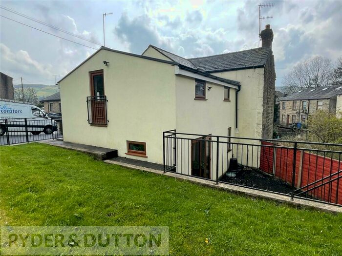 4 Bedroom SemiDetached House To Rent In Huttock End Lane, Stacksteads