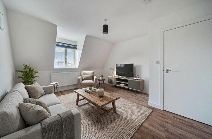 2 Bedroom Flat For Sale In Clifford Road, London, SE25