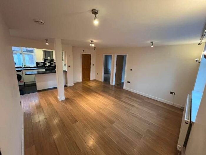 2 Bedroom Flat For Sale In Upper Farm Road, West Molesey, Surrey, KT8