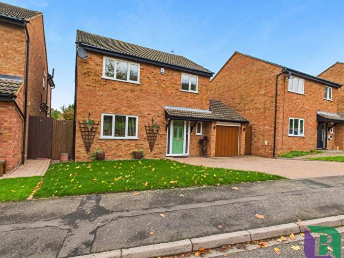4 Bedroom Detached House For Sale In Browns Way, Aspley Guise, MK17