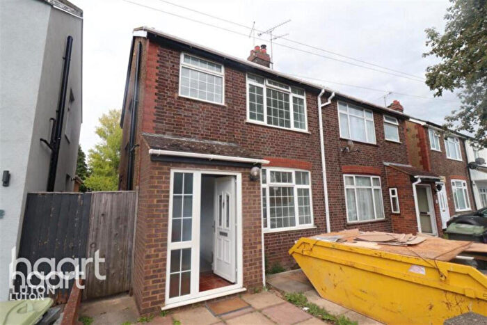 3 Bedroom Semi-Detached House To Rent In Alder Crescent, Luton, LU3