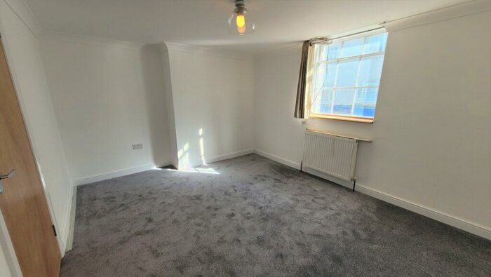Studio To Rent In High Street, Banbury, Oxon, OX16