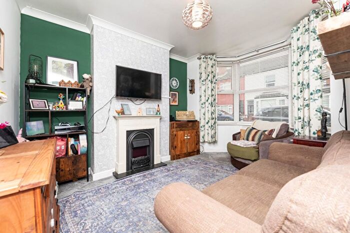 2 Bedroom Terraced House For Sale In Lower Oxford Street, Castleford, WF10