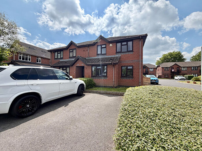 2 Bedroom Apartment For Sale In Rosemary Gardens, Poole, BH12