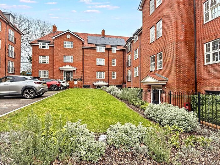 2 Bedroom Flat For Sale In Collison Avenue, Barnet, EN5