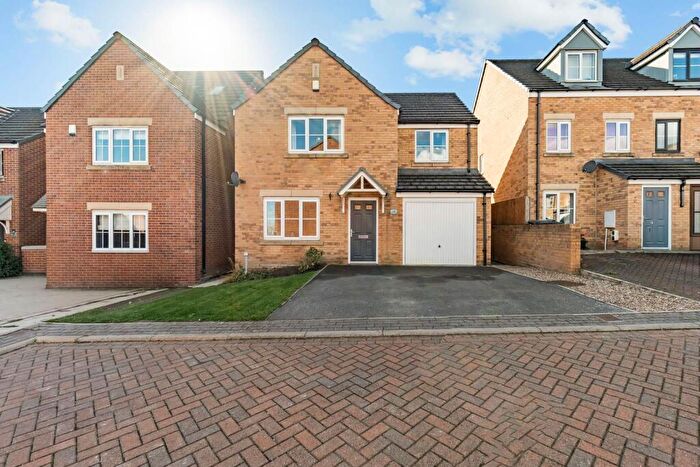 4 Bedroom Detached House For Sale In Asquith Mews, Halifax, HX3