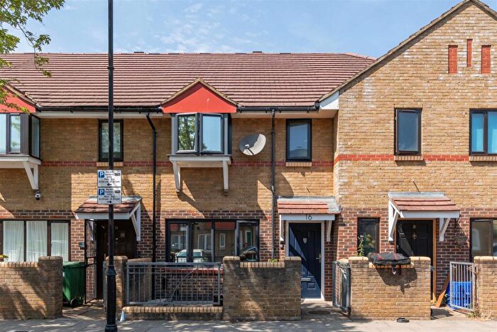 3 Bedroom Terraced House For Sale In Apple Road, Leytonstone, E11