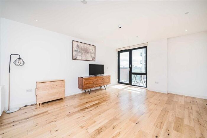 1 Bedroom Flat For Sale In Palmers Road, Roman Road, E2