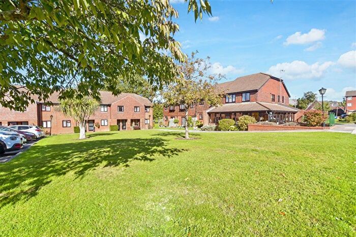 2 Bedroom Flat For Sale In Loudon Way, Godinton Park, Ashford, Kent, TN23