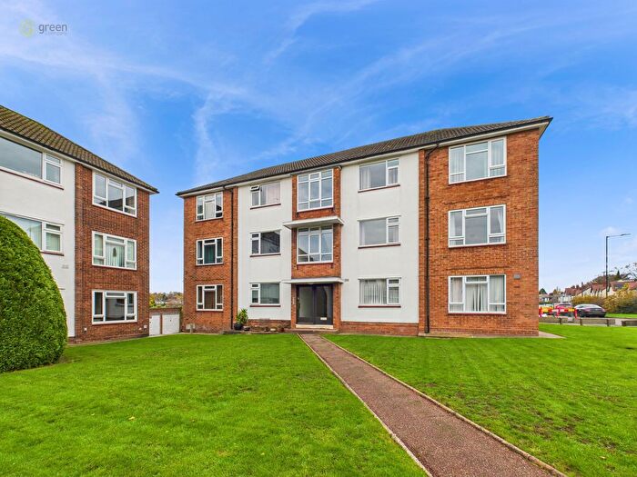 1 Bedroom Flat For Sale In Lichfield Road, Four Oaks, Sutton Coldfield, B74