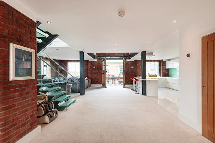 4 Bedroom Apartment To Rent In Patent House, Poplar, E14