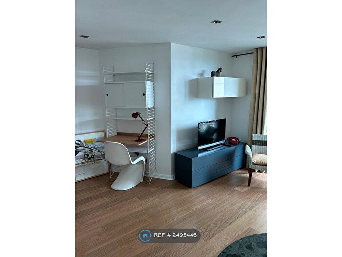 2 Bedroom Flat To Rent In St George Wharf, London, SW8