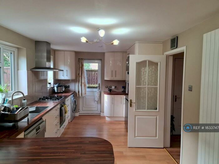 4 Bedroom Detached House To Rent In West Avenue, Langdon Hills, Basildon, SS16