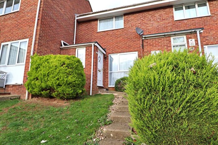 3 Bedroom Semi-Detached House To Rent In Angus Close, Banbury, OX16