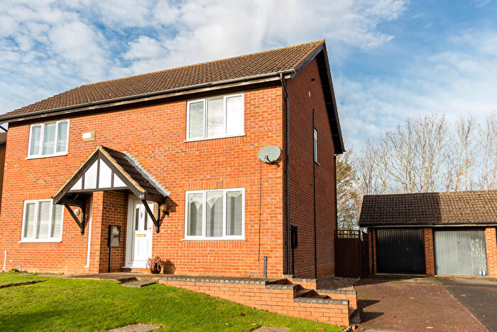 3 Bedroom Semi Detached House For Sale In Chatsworth Drive, Wellingborough, NN8