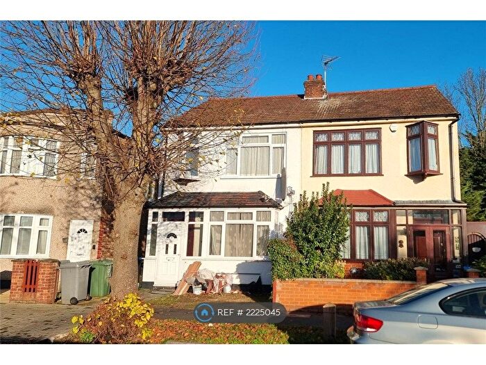 4 Bedroom Semi-Detached House To Rent In Charterhouse Avenue, Wembley, HA0
