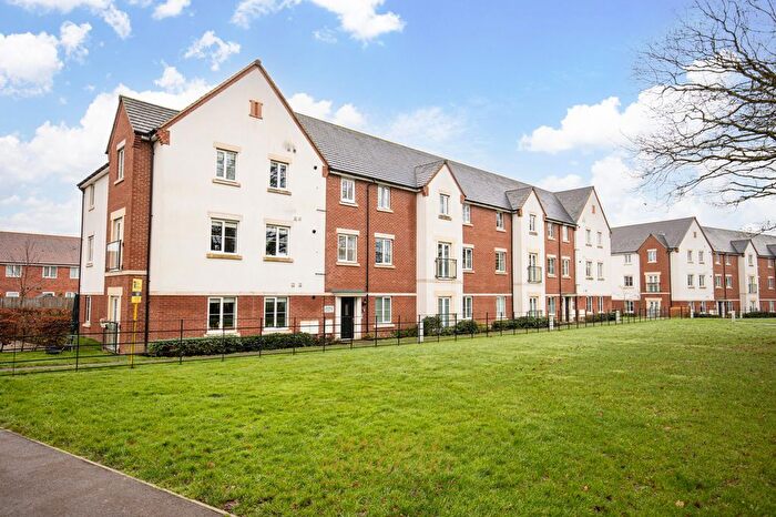 2 Bedroom Flat For Sale In Daffodil Crescent, Crawley, RH10