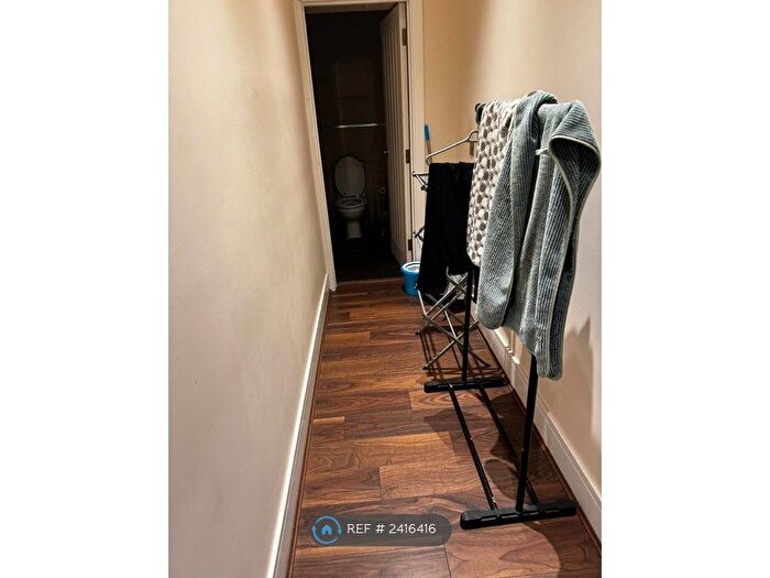 3 Bedroom Flat To Rent In Morden Road, London, SW19