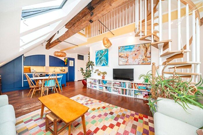 2 Bedroom Flat To Rent In Fleur De Lis Street, Spitalfields, London, E1