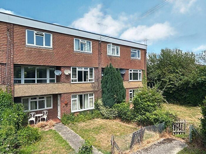 2 Bedroom Apartment To Rent In Weydon Lane, Farnham, GU9