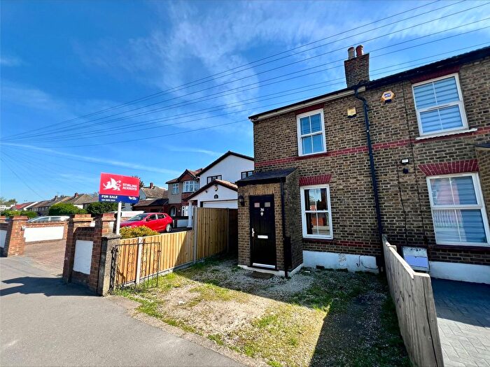 2 Bedroom Semi-Detached House For Sale In Hounslow Road, Hanworth, Feltham, TW13