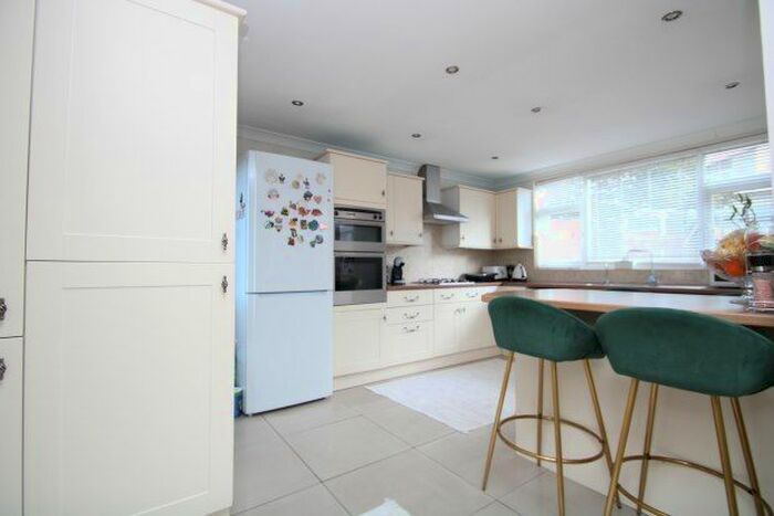 3 Bedroom Property To Rent In Greenview Avenue, Croydon, CR0