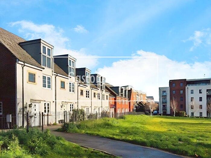 3 Bedroom Property To Rent In Sinclair Drive, Basingstoke, RG21