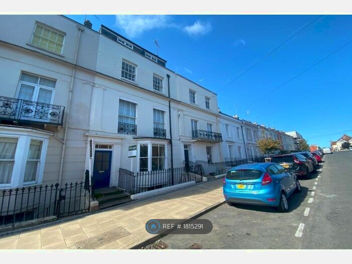 1 Bedroom Flat To Rent In Grove Street, Blackdown, Leamington Spa, CV32