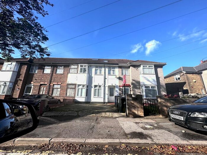 2 Bedroom Flat To Rent In Carlisle Avenue, London, W3