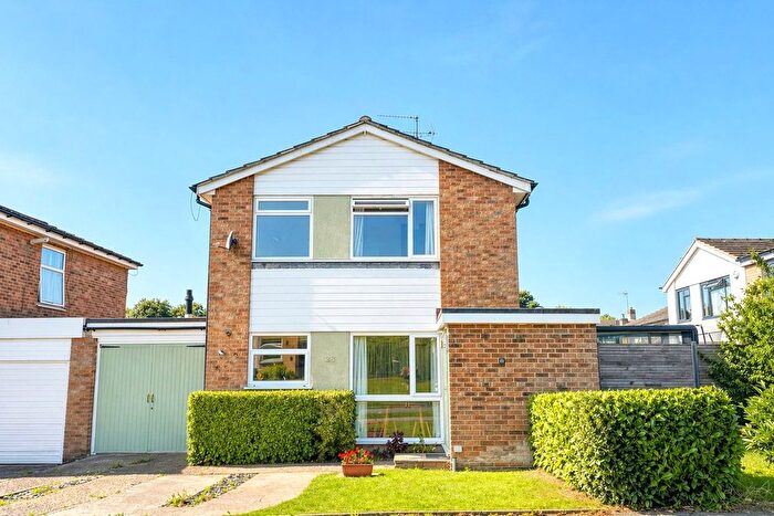 3 Bedroom Detached House For Sale In Boulthurst Way, Oxted, Surrey, RH8