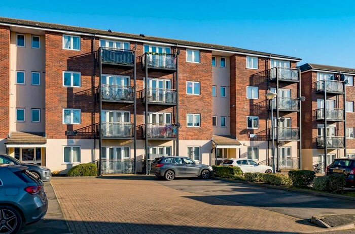 2 Bedroom Property To Rent In Heaton Court, Denham Road, Whetstone, N20