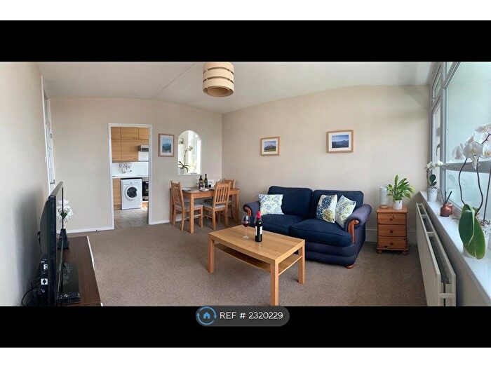 2 Bedroom Flat To Rent In Bisley House, London, SW19
