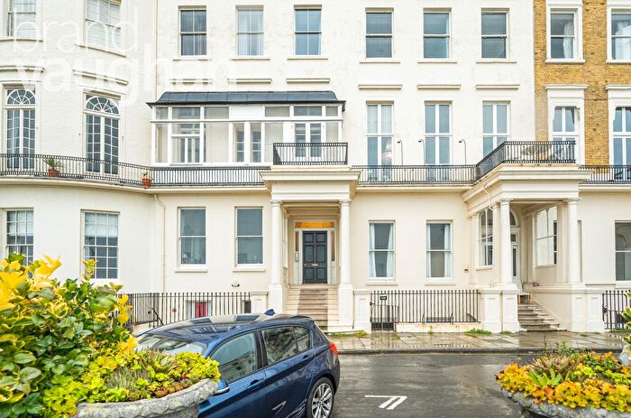 2 Bedroom Flat To Rent In Eastern Terrace, Brighton, East Sussex, BN2
