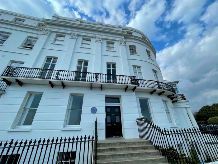 Apartment To Rent In Lewes Crescent, Brighton, BN2