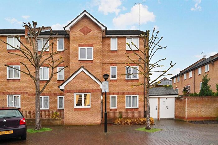 1 Bedroom Apartment To Rent In Ringwood Gardens, Isle Of Dogs, E14