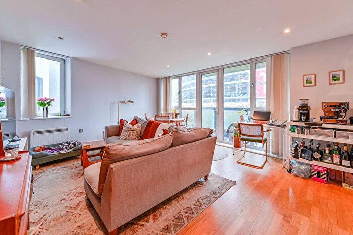 2 Bedroom Flat For Sale In Drayton Park, Highbury, London, N5