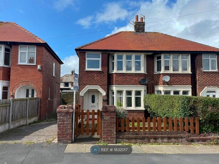 3 Bedroom Semi-Detached House To Rent In Fitzroy Road, Blackpool, FY2