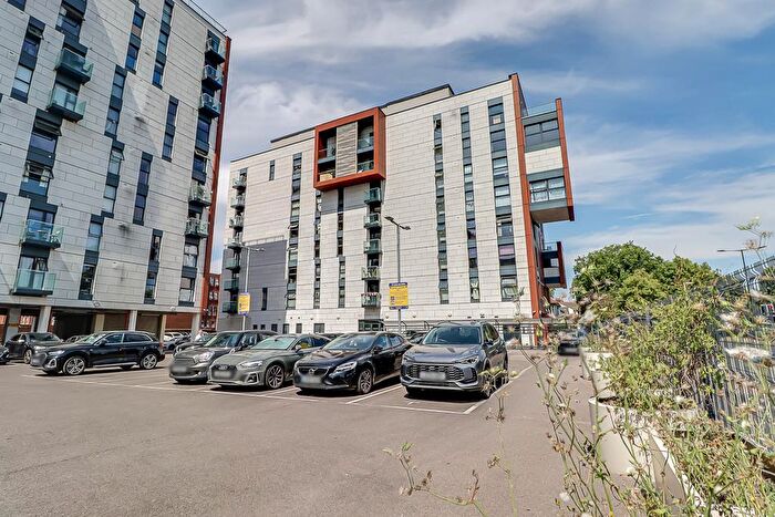 2 Bedroom Flat For Sale In Richmond House, Victoria Avenue, Southend-on-Sea, SS2