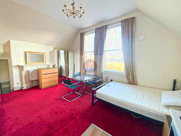 Studio To Rent In Canfield Gardens, South Hampstead, London, NW6