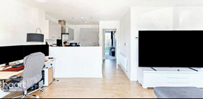 1 Bedroom Flat For Sale In Crusade Way, Rochester, ME2