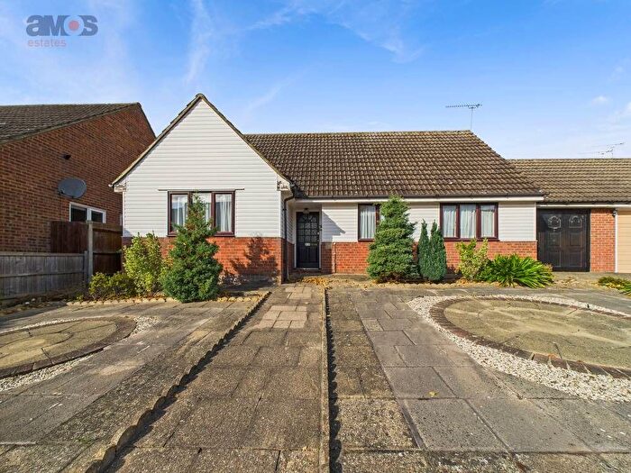 3 Bedroom Detached Bungalow For Sale In Wedgwood Way, Rochford, Essex, SS4
