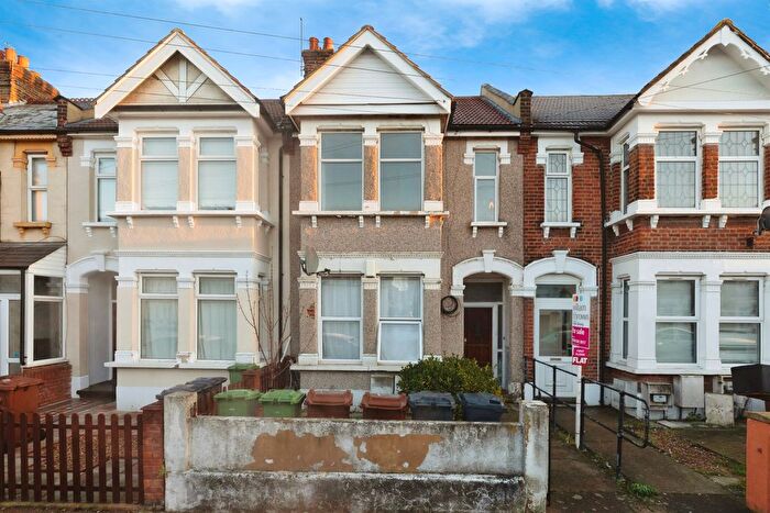 2 Bedroom Flat For Sale In Park Avenue, Barking, IG11